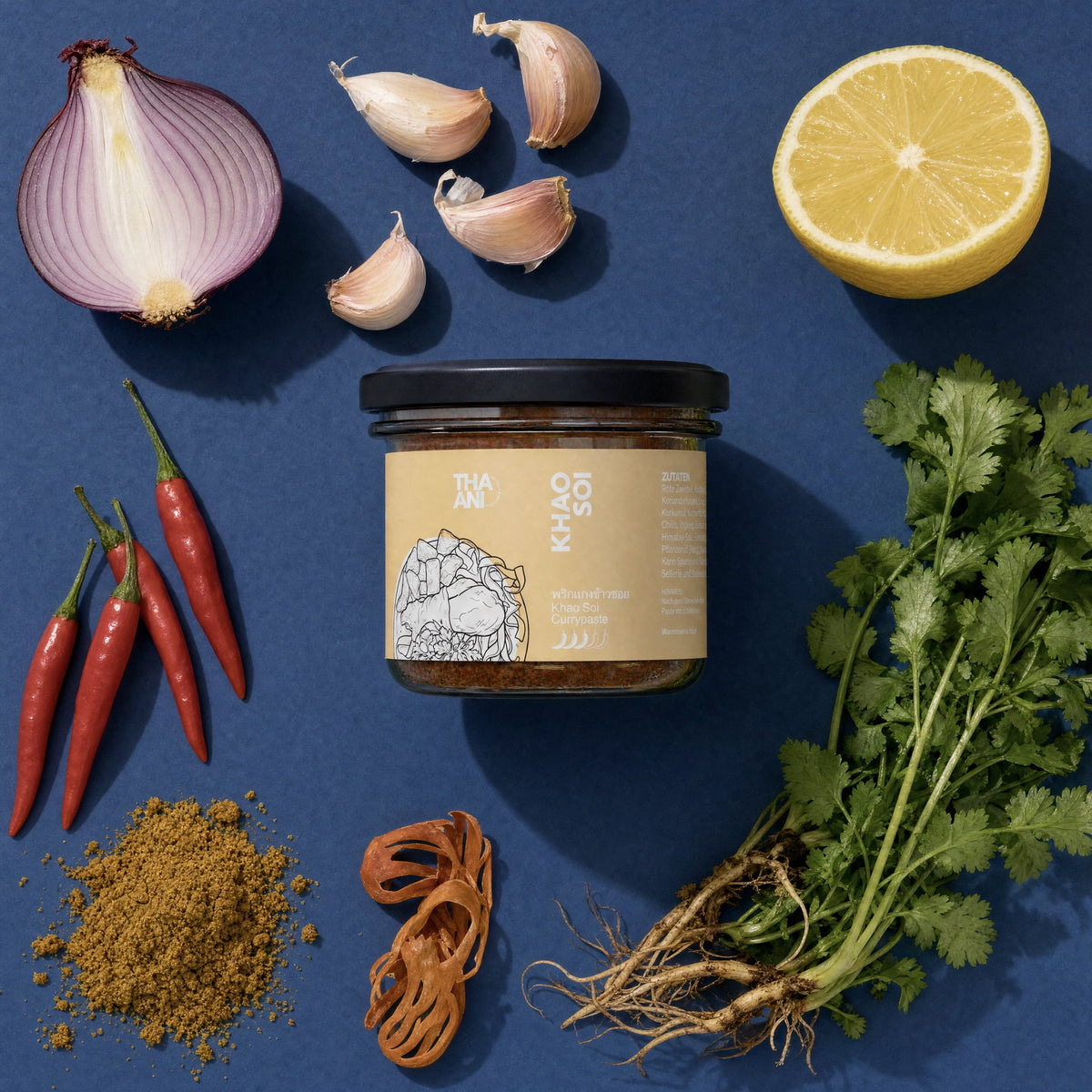 Khao Soi: Glas mit frischen Zutaten