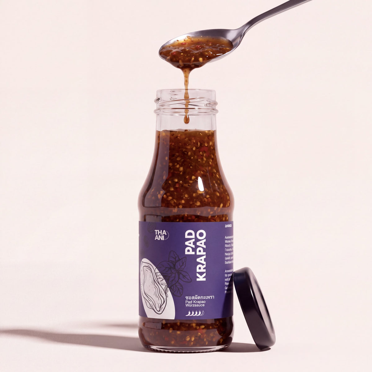 Pad Krapao: Flasche mit Löffel