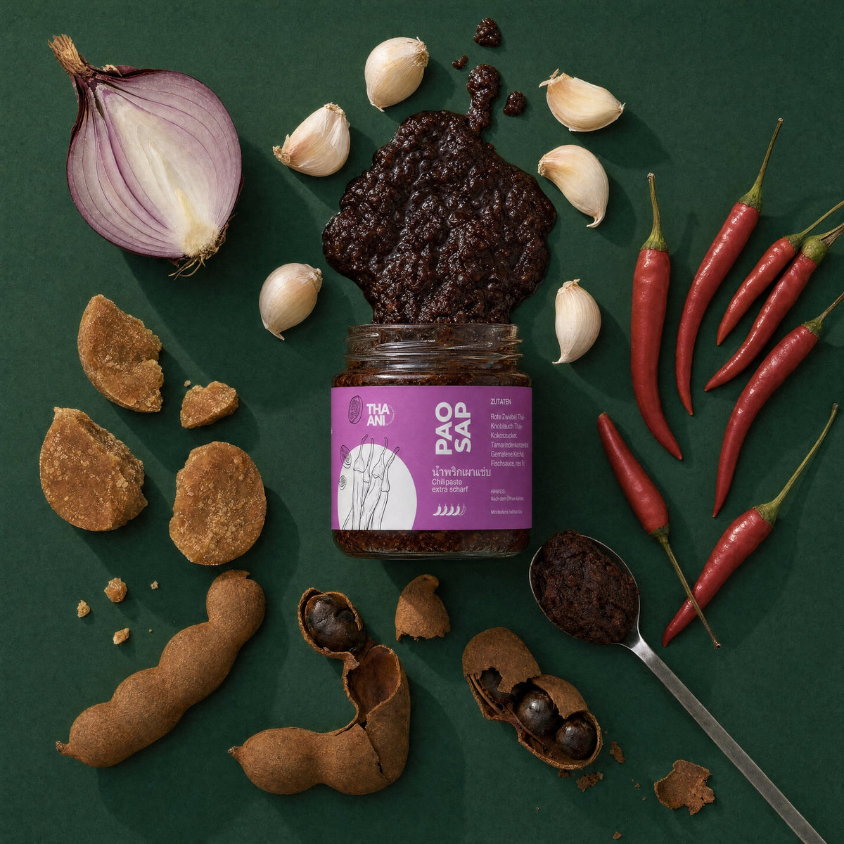 Pao Sap: geöffnetes Glas mit Paste und Zutaten