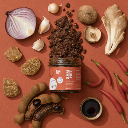 Sam Het: geöffnetes Glas mit Paste und Zutaten