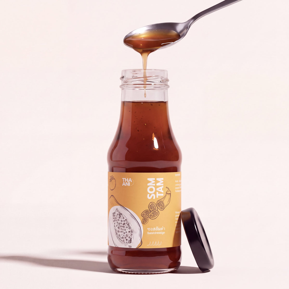 Som Tam: Flasche mit Löffel