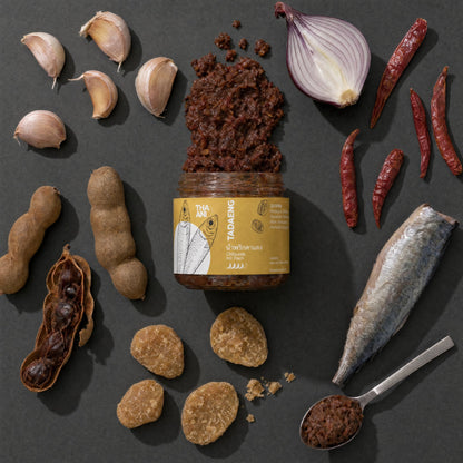Tadaeng: geöffnetes Glas mit Paste und Zutaten