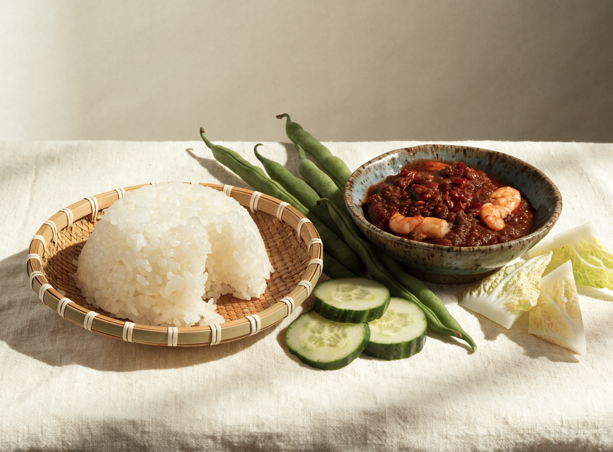 Klebreis mit Narok Chilipaste und frischem Gemüse