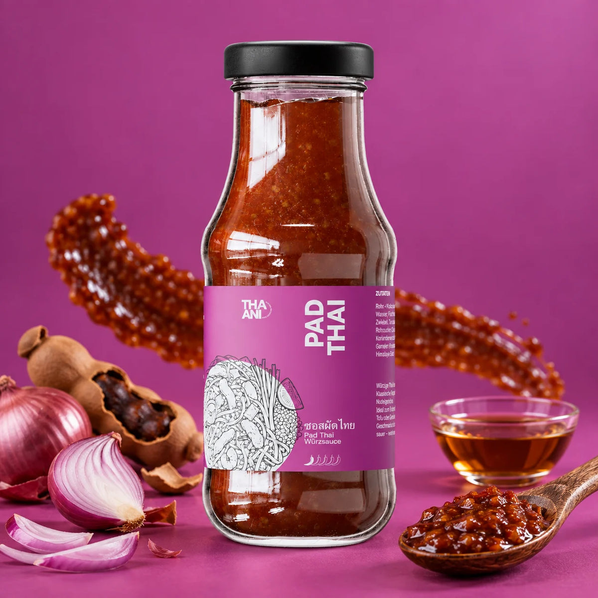 Pad Thai — Würzsauce – Hauptbild vor farbigem Hintergrund (thaani-serie-pad-thai-03)