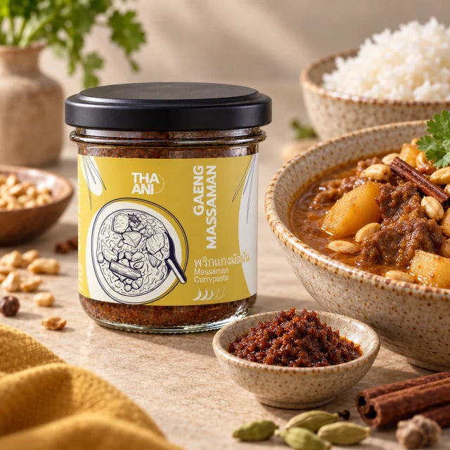 Gaeng Massaman — Massaman Currypaste mit serviertem Gericht