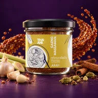Gaeng Massaman — Massaman Currypaste mit Zutaten und Gewürzen