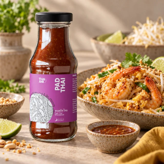 Pad Thai — Würzsauce mit serviertem Gericht