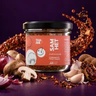 Sam Het — Chilipaste mit Pilzen mit Zutaten und Gewürzen